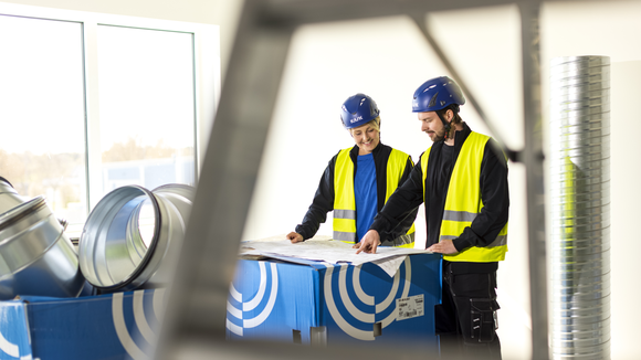 Construction site photo shoot session Experience Center EC High resolution Man woman drawing pointing products Annica Pettersson Martin Lindqvist