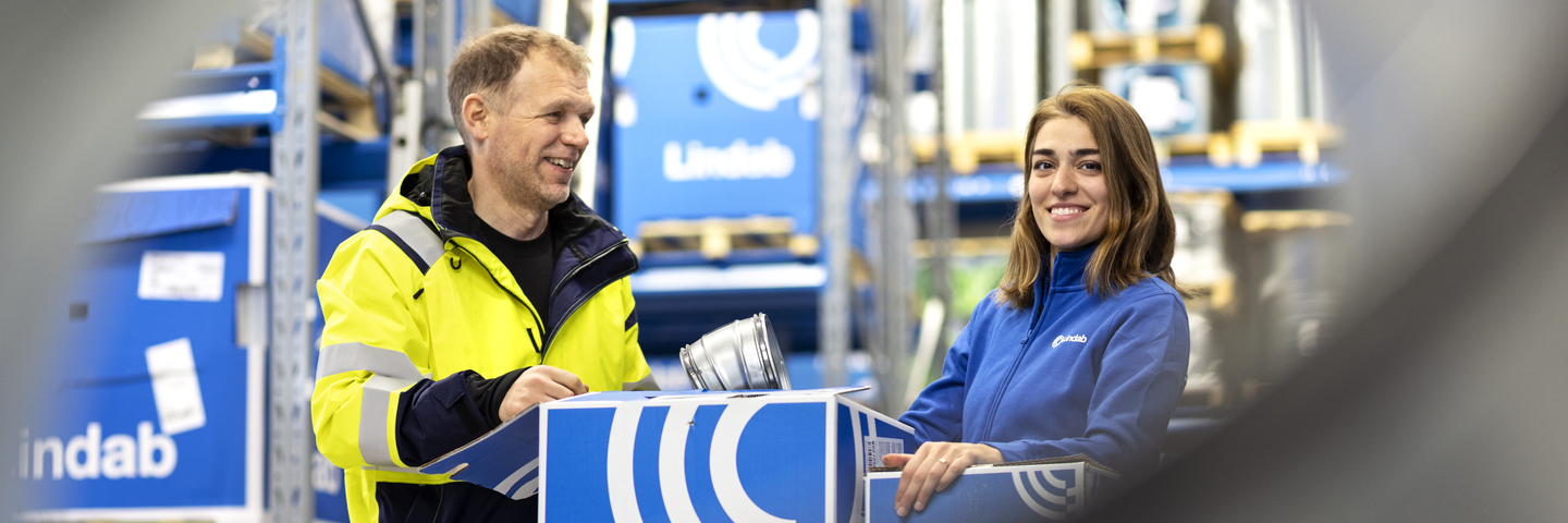 Pro shop Gothenburg Employee customer woman man female salesperson male customer in reflective jacket photo through duct