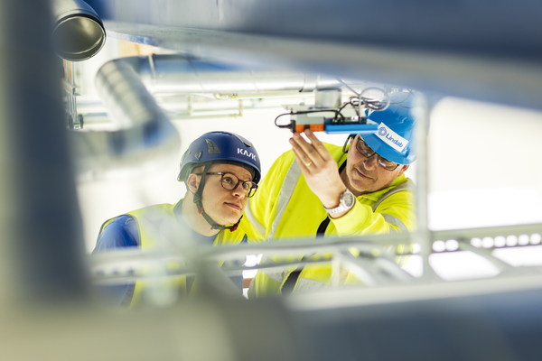 Construction site photo shoot session Experience Center EC High resolution Two men working with UltraLink